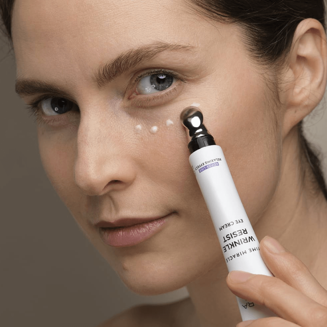 CONTORNO DE OJOS CON APLICADOR