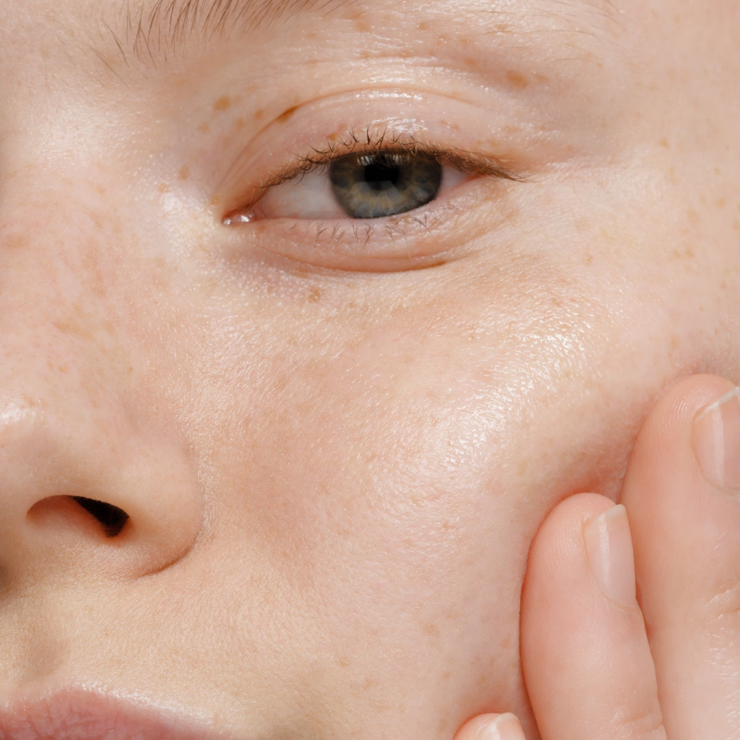 Niacinamide Alternative · Sérum 5 en 1 con Algas y Mirto Rosa · Mádara · 30 ml