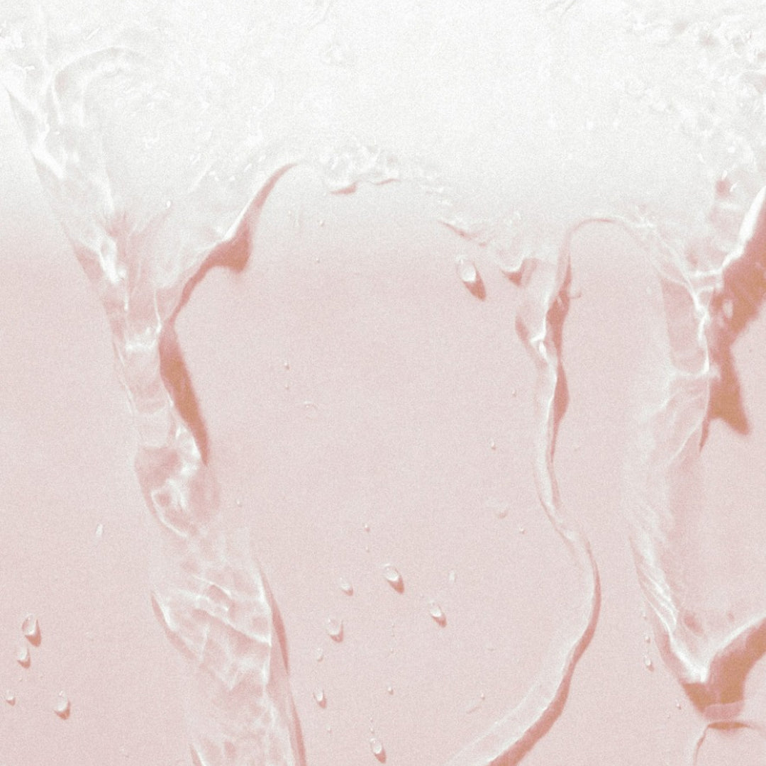 Textura acuosa del tónico calmante Comforting Toner de Mádara