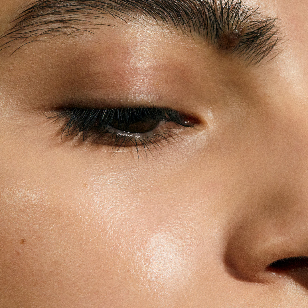 Lápiz de cejas Mádara Dark Brown para cejas oscuras
