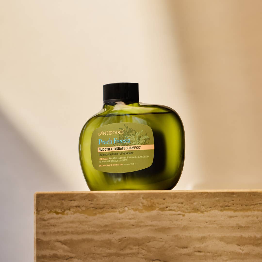Champú natural Antipodes para cabello rizado y encrespado