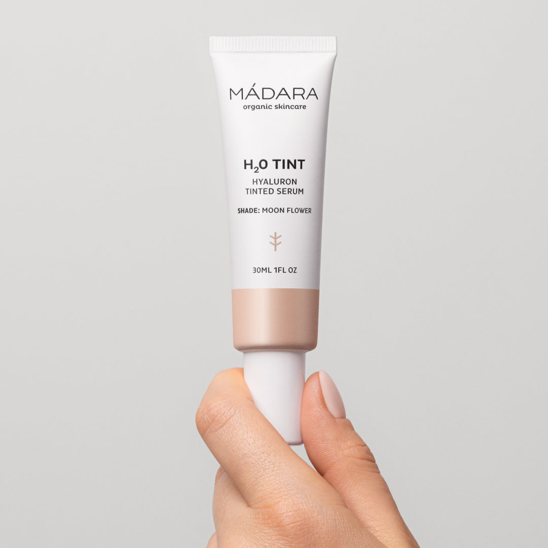 Envase del H2O Tint Hyaluron Tinted Serum Moon Flower 02 de Mádara