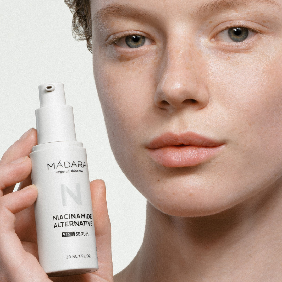 Niacinamide Alternative · Sérum 5 en 1 con Algas y Mirto Rosa · Mádara · 30 ml