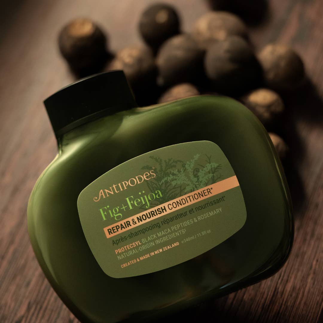 Acondicionador natural Antipodes para cabello seco y dañado