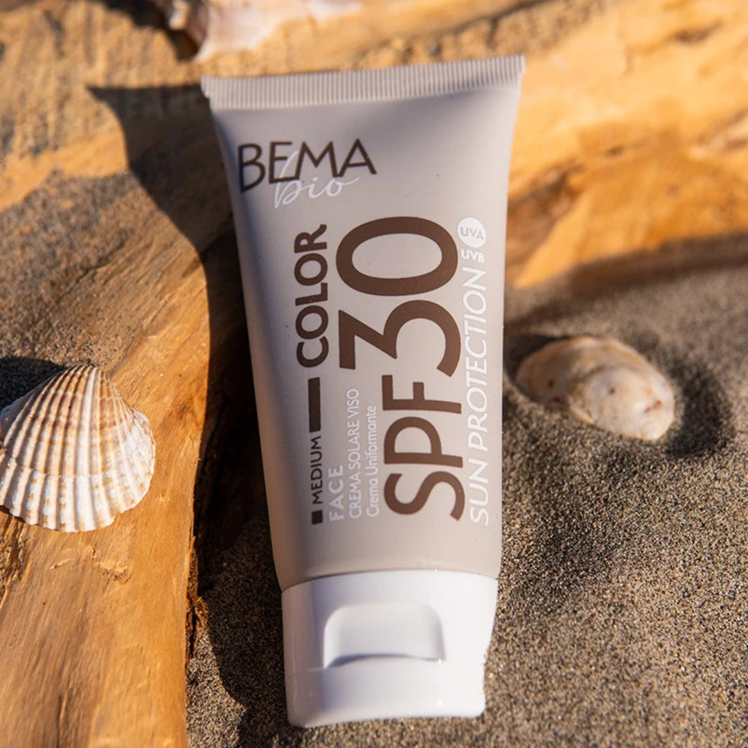 Crema solar facial con color SPF30 de BemaBio con filtros minerales