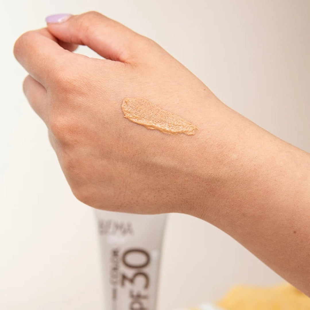 Textura con color de la crema solar facial SPF30 de BemaBio