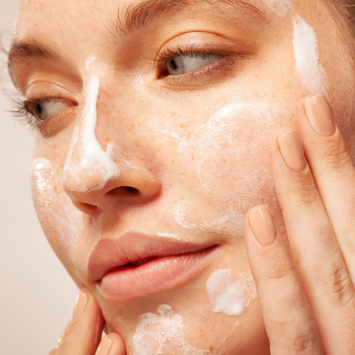 Emulsión limpiadora facial Alqvimia